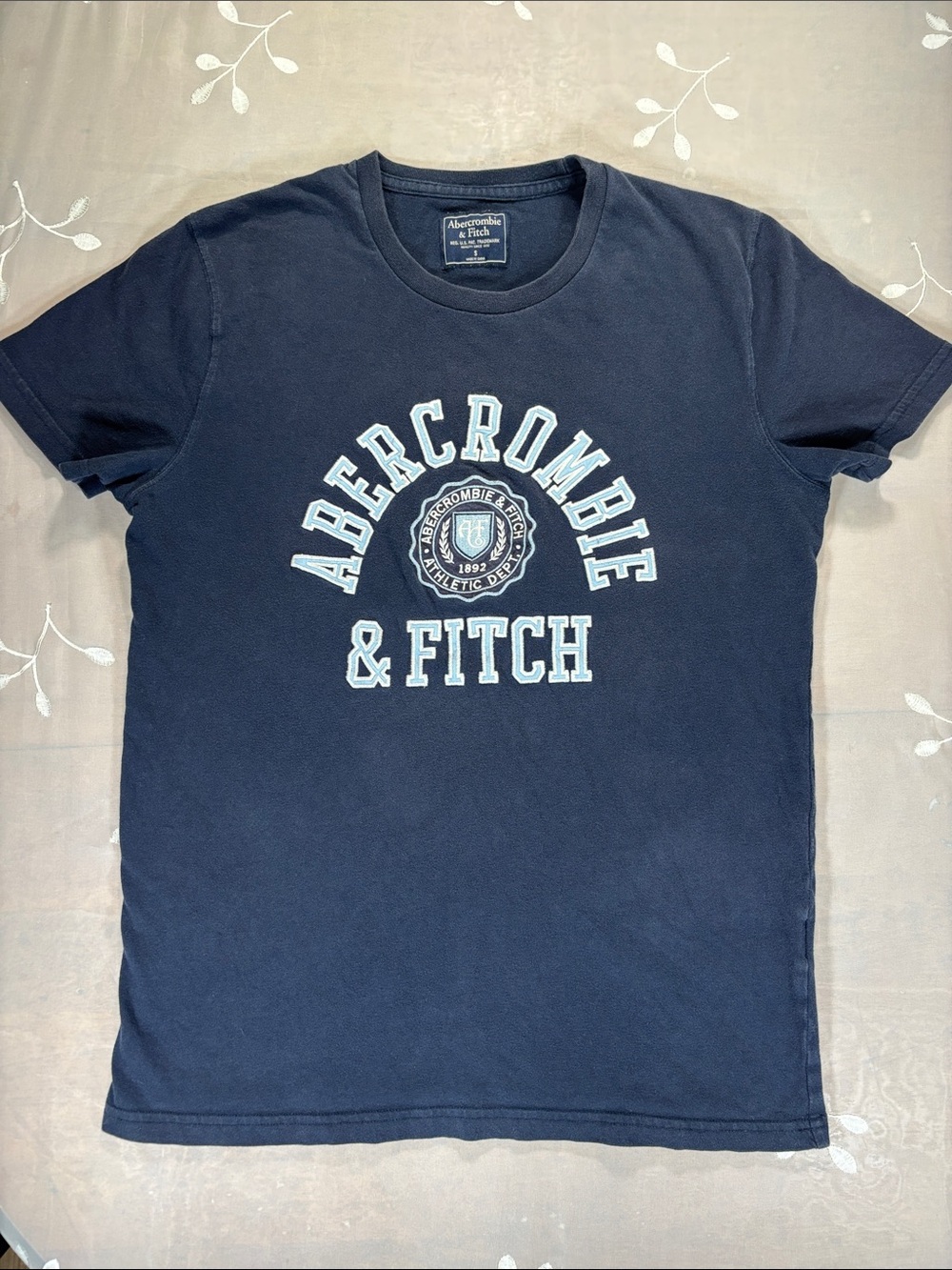 Abercrombie & Fitch Navy Blue Crewneck Logo Tee Man Size Small Classic Fit
